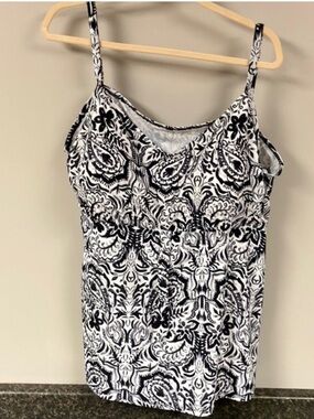 Swimsuits for all black and white swim top with bra 28 4x